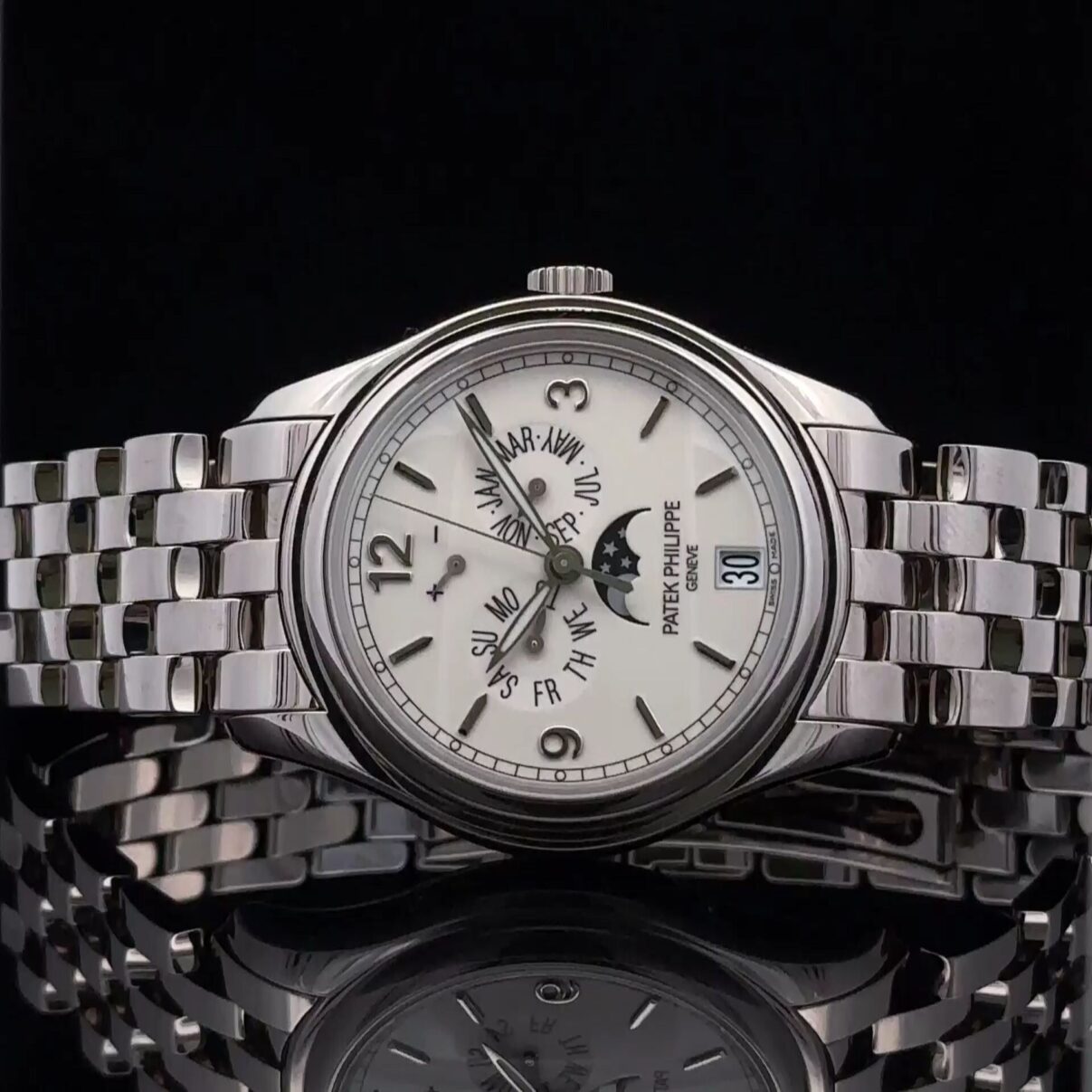 PATEK PHILIPPE WHITE GOLD ANNUAL CALENDAR BRACELET WATCH, REF. 5146/1G
